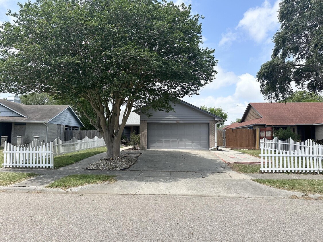 2417 Woodway Dr, Corpus Christi, TX 78414 House Rental in Corpus