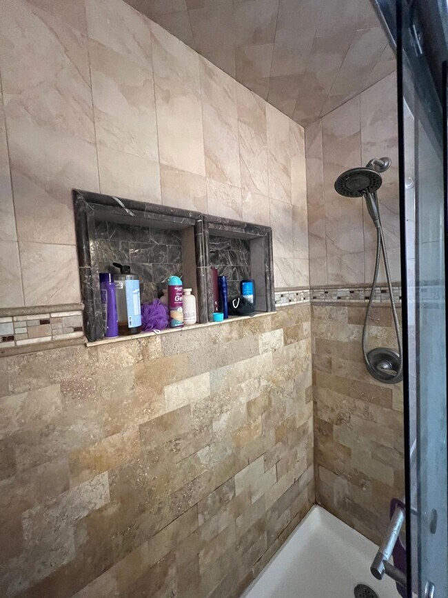 Building Photo - 1444 Esterbrook Ave