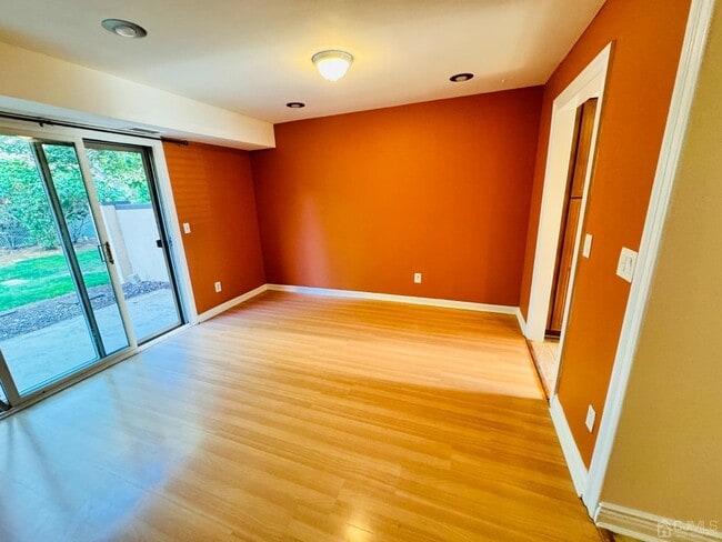 Building Photo - 4444 Sayre Dr