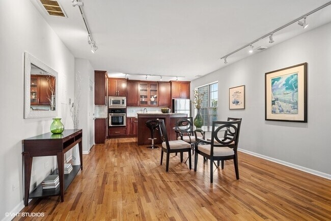 Foto del edificio - 1640 W Diversey Pkwy