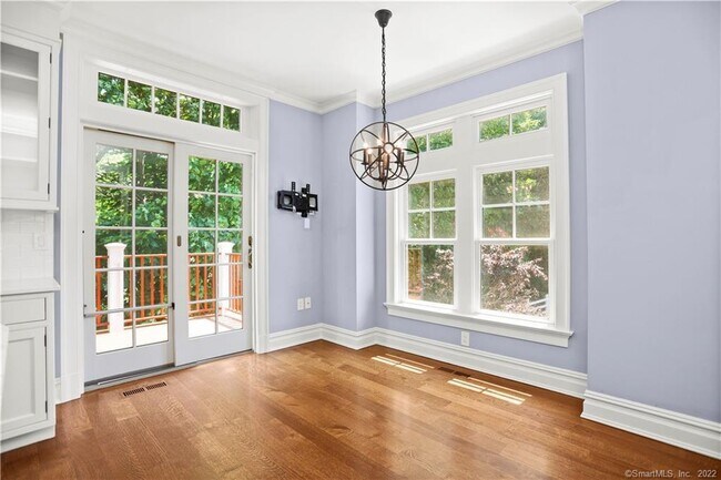 Building Photo - 69 Riverdale Ave