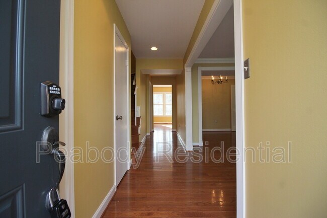 Building Photo - 8072 Sleepy View Ln