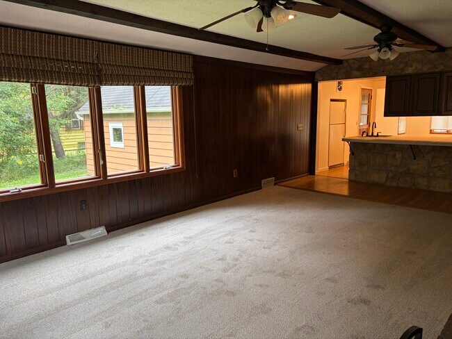 Foto del edificio - 2486 N French Rd