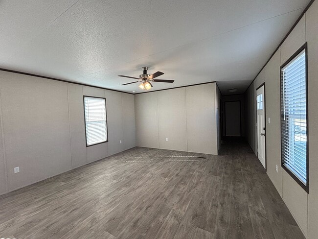 Building Photo - 204 Linda St