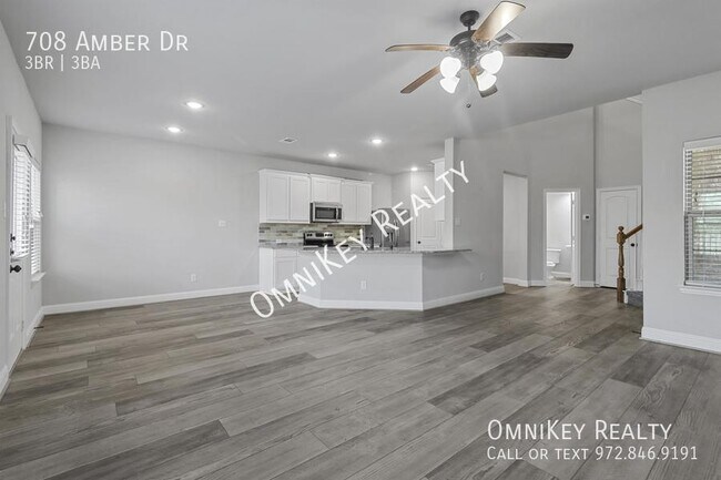 Building Photo - 708 Amber Dr