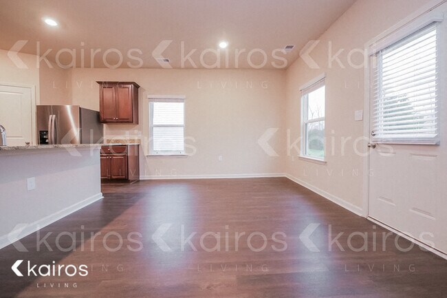 Building Photo - 1037 Pilgrim Ln