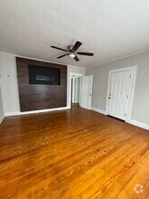Building Photo - 158 Forest St