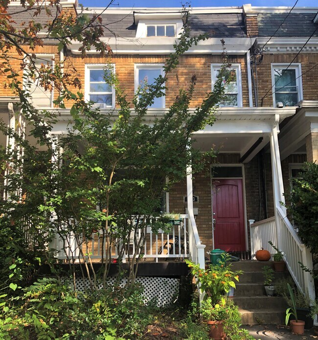 Front/porche - 633 Longfellow St NW