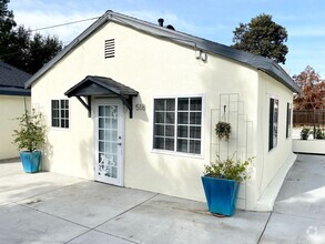Building Photo - 516 Cypress Ave