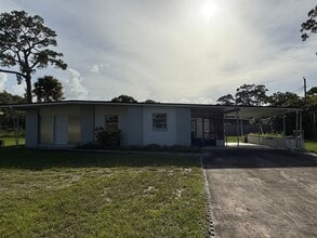 Building Photo - 3220 Royal Palm Ct