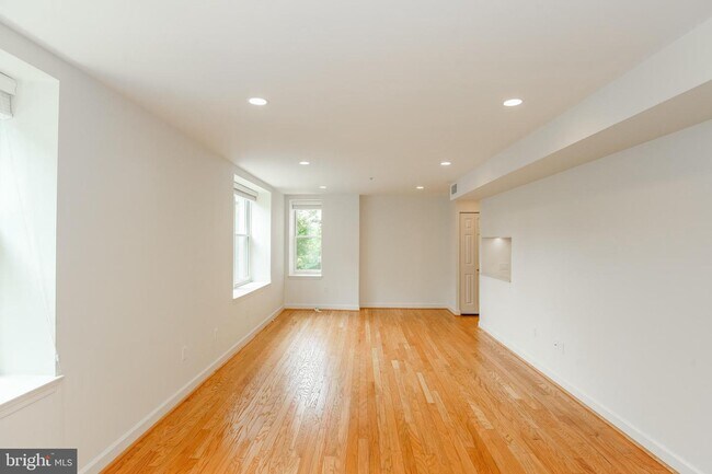 Building Photo - 1801 Calvert St NW