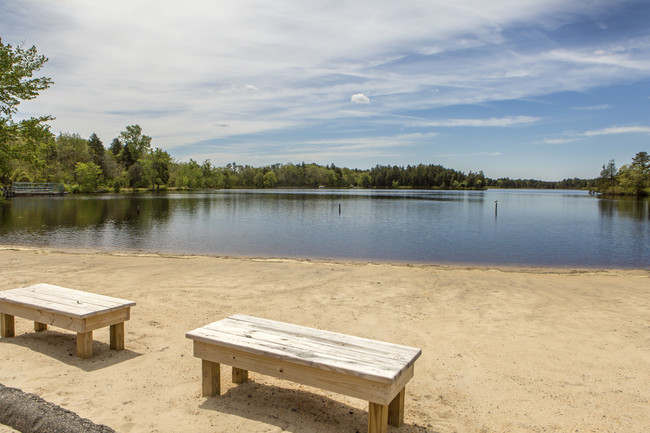 Foto del edificio - Lakehurst Homes