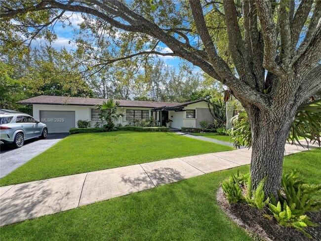 Foto del edificio - 4611 SW 82nd Ct