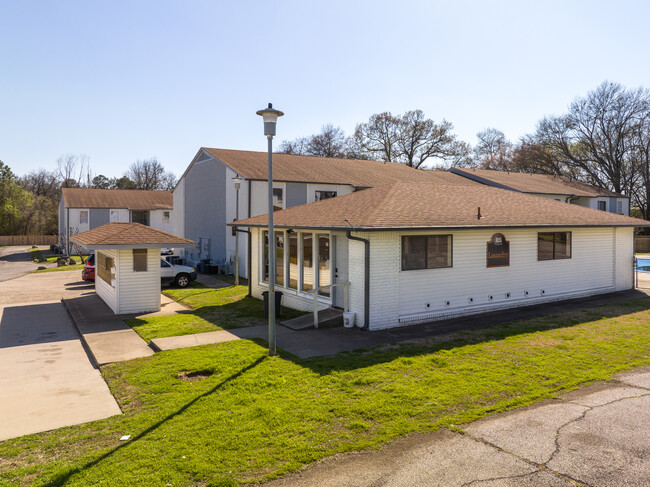 Building Photo - Ramsey Square: 1 & 2 Bedroom Apartments wi...