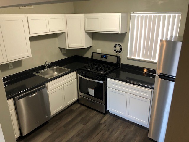 Cocina renovada 3B - Olive Pointe Apartments