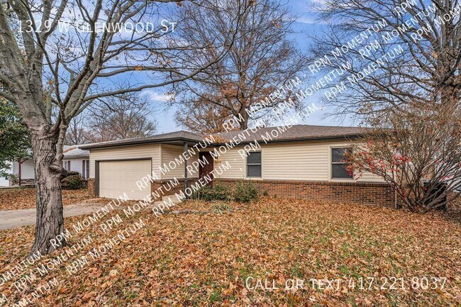 Building Photo - Lovely Updated Home in the Heart of Spring...