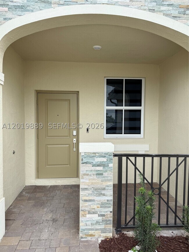 Building Photo - 2671 SE 25th Ave