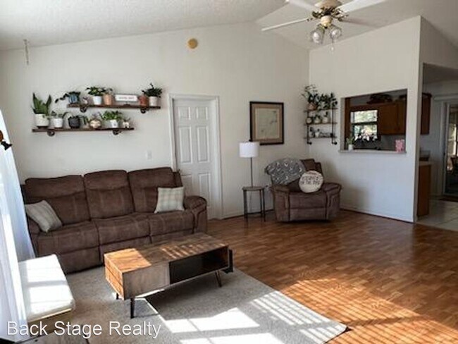 Foto del edificio - 3 br, 2 bath House - 390 Brackin St
