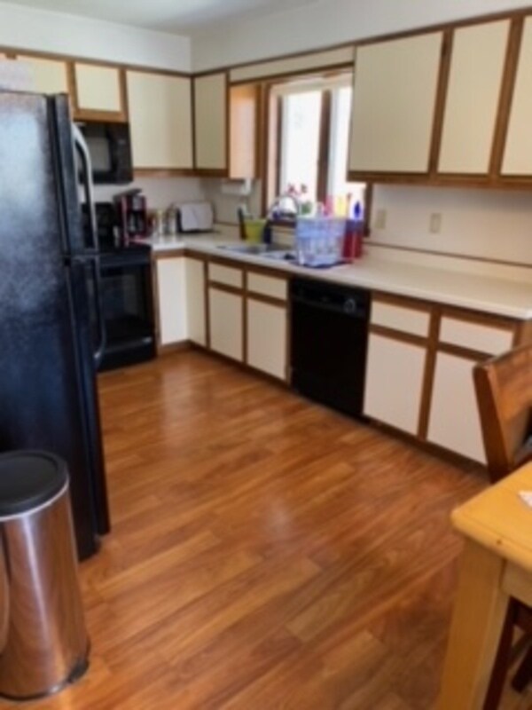 Foto del edificio - 2832 W Glenpark Dr