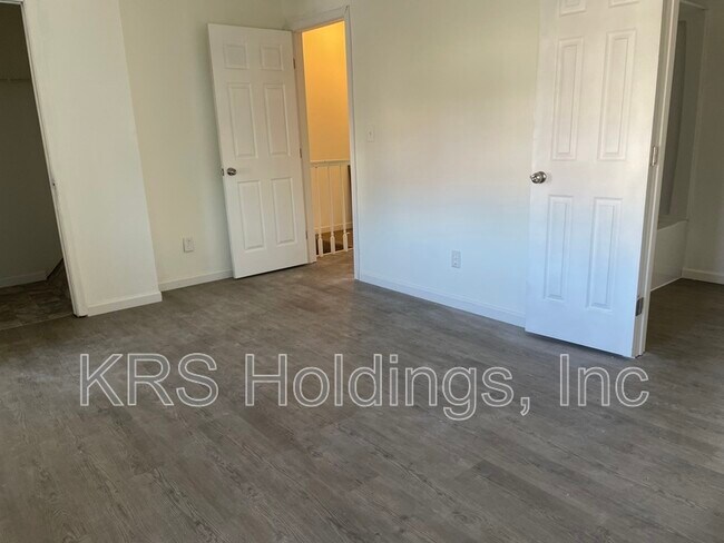 Building Photo - 1325 Battleford Dr