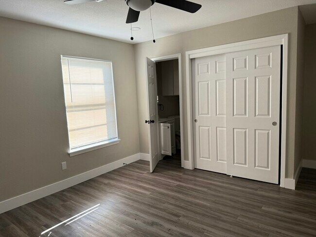 Foto del edificio - 7907 Stagecoach Ln