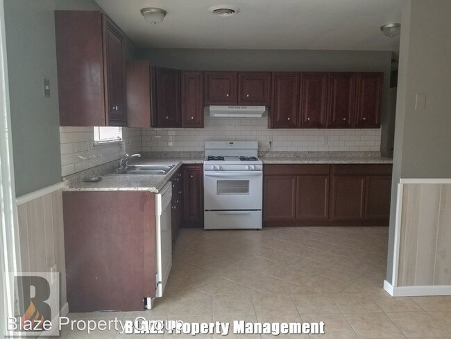 Building Photo - 3 br, 1.5 bath House - 3112 Orange St