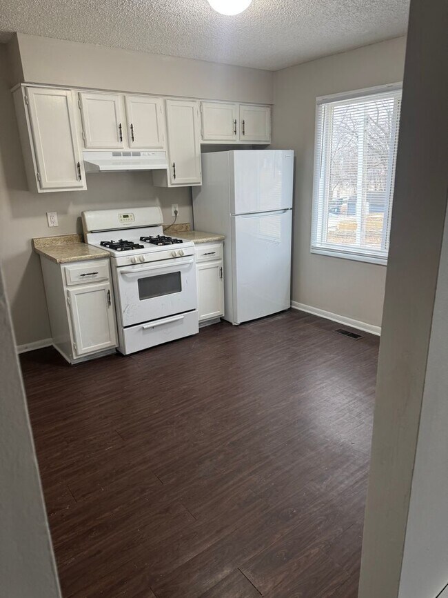 Foto del edificio - 927/929 Herold Avenue