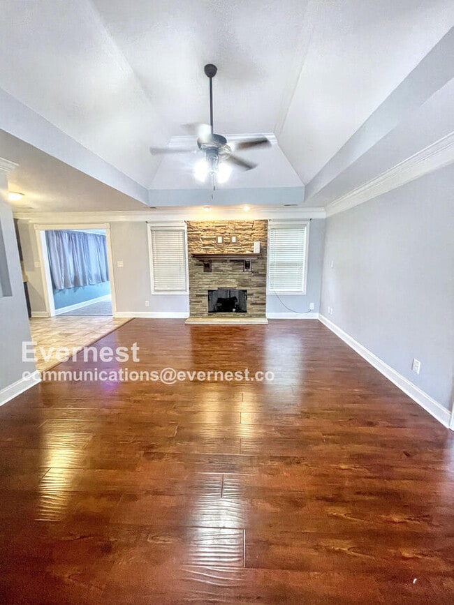 Building Photo - 650 Fox Hound Dr