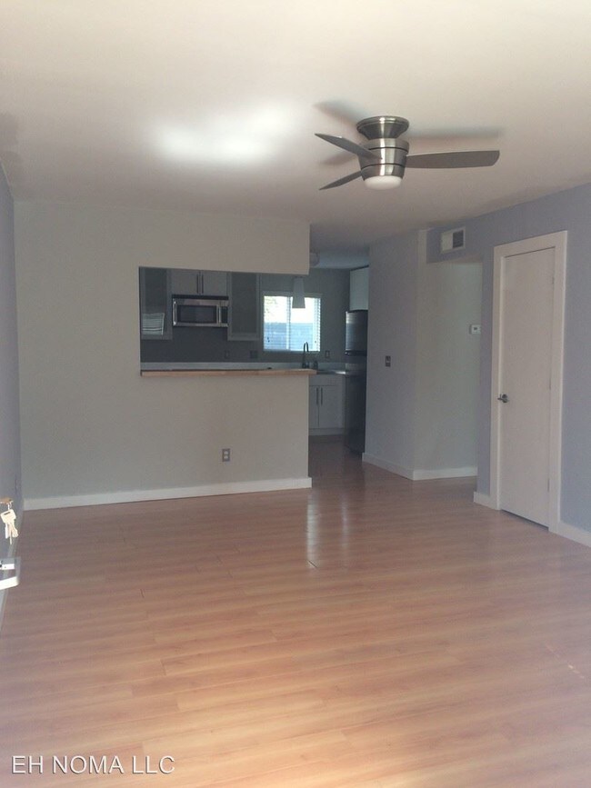 Building Photo - 2637 River Dr