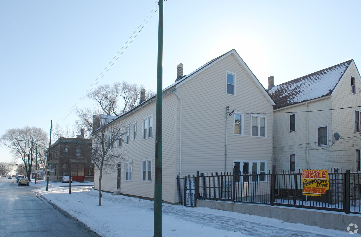 Building Photo - 8700 S Escanaba Ave