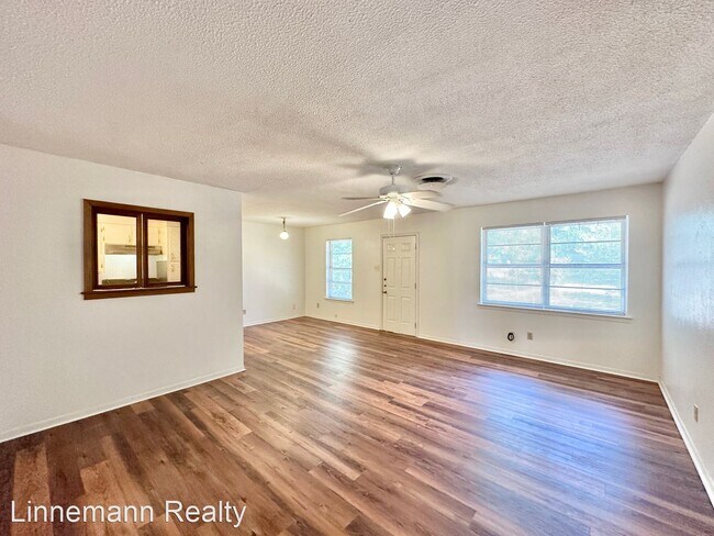 Building Photo - 3 br, 2 bath House - 1202 Crestridge Drive
