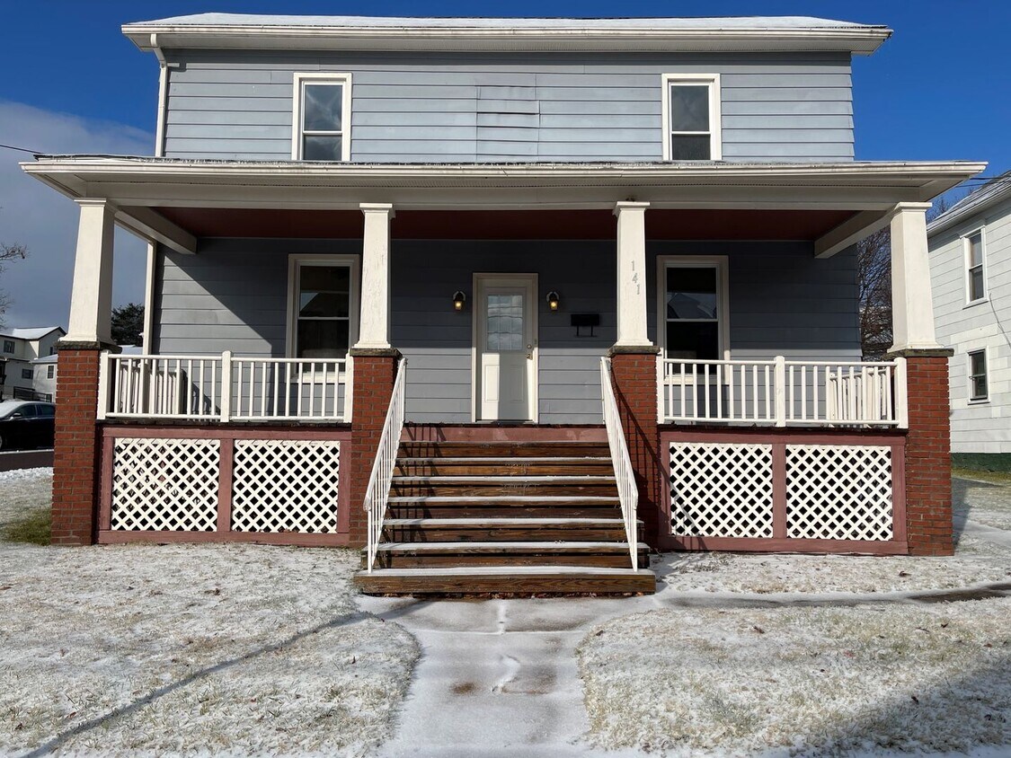 Foto principal - 3 BR/1.5 Bath Single Family Home in Frostburg