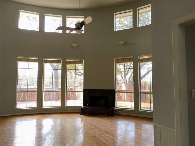 Foto del edificio - 6700 Creekside Ln