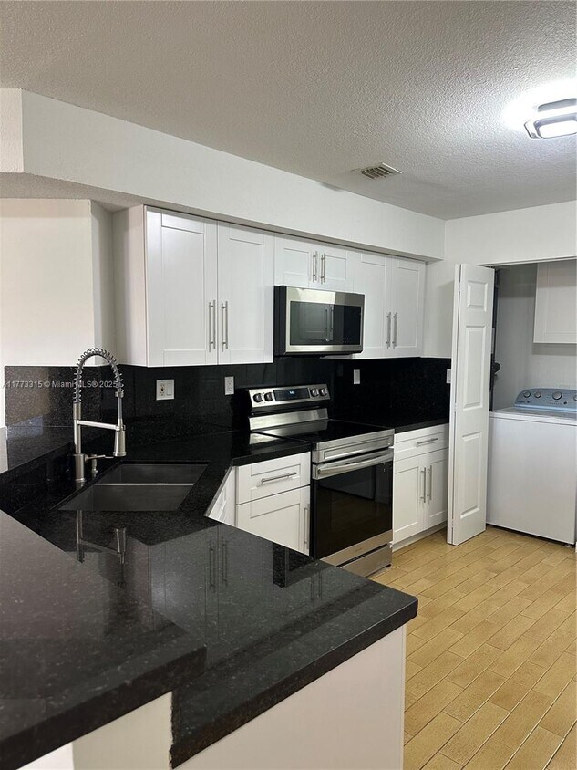 Primary Photo - 5403 SW 126th Ter