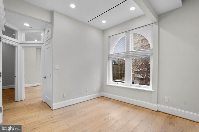 Building Photo - 2112 Wyoming Ave NW