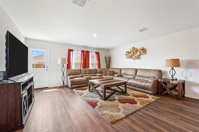 Foto del edificio - 243 Laurenbrooke Dr