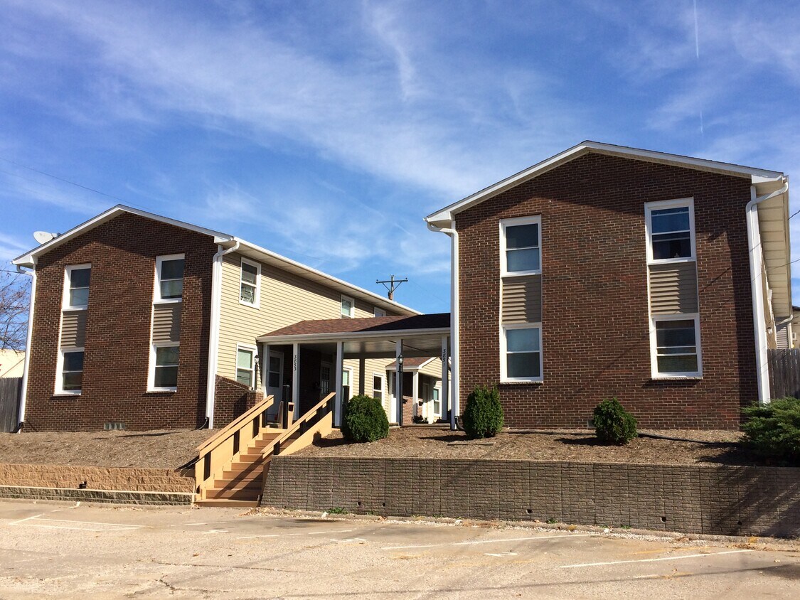 Primary Photo - 3853 Wilkes Ave