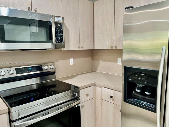 Foto del edificio - 6420 NW 114th Ave