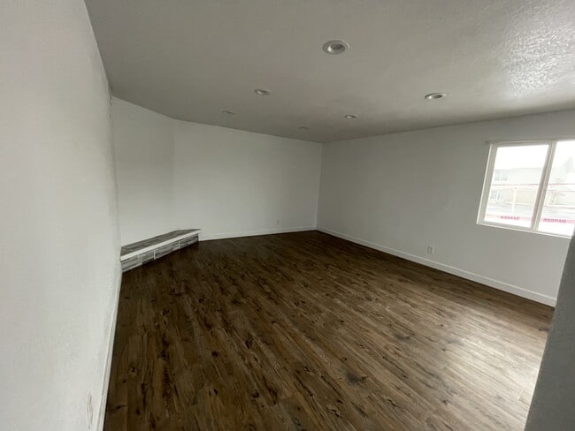Building Photo - 111 Lilac Way