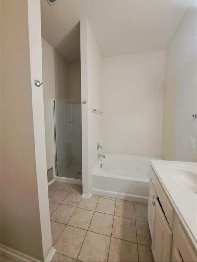 Building Photo - 400 Angler Dr