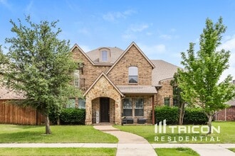 Building Photo - 651 Seymour Dr