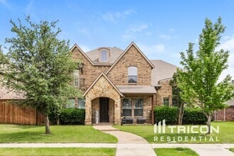 Building Photo - 651 Seymour Dr