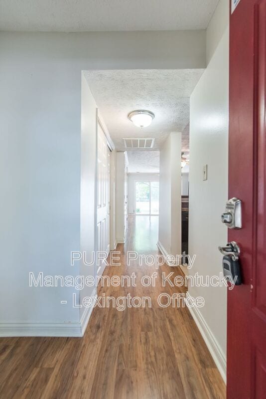 Foto del edificio - 2414 Lake Park Rd