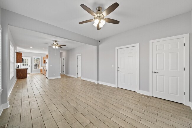 Building Photo - 106 N Main St