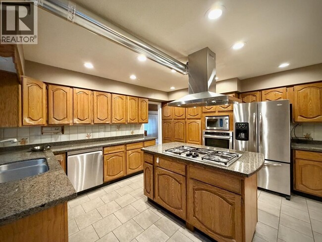 Building Photo - 26XX W 18th Ave