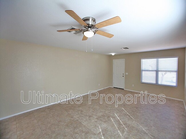 Foto del edificio - 15623 W Caribbean Ln