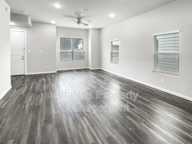 Foto del edificio - 3213 Chenault St
