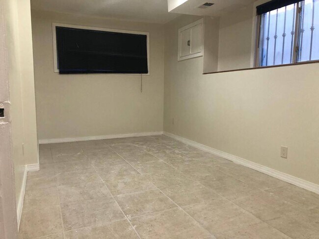 Foto del edificio - 2115 E 70th St