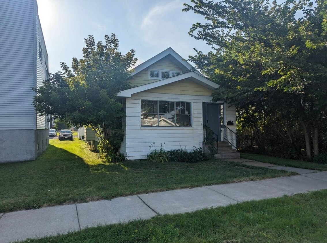 2327 Ogden Ave, Superior, WI 54880 House Rental in Superior, WI