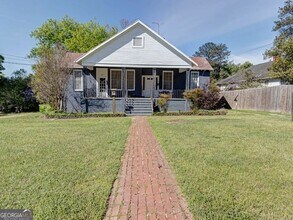 Building Photo - 917 Oakview Ave